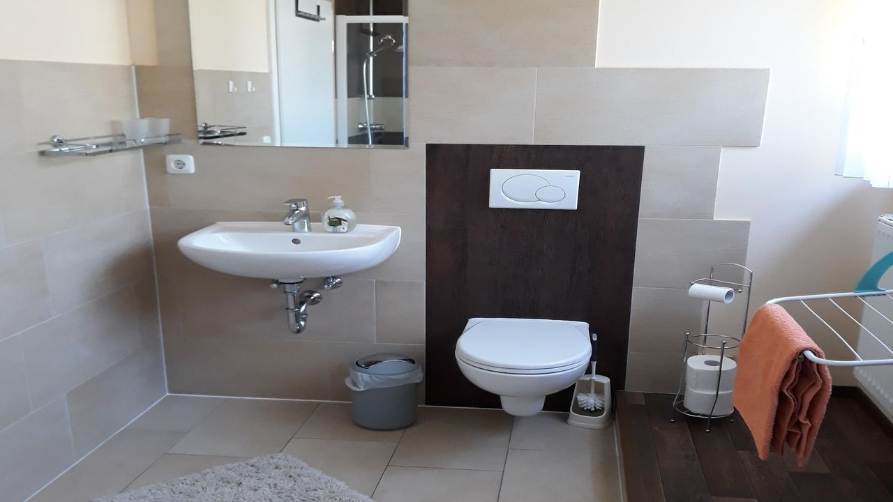 BathRoom BathRoom